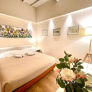  Apartment Cozy Santa Maria Novella Uffizi Duomo 2beds-2baths Italy